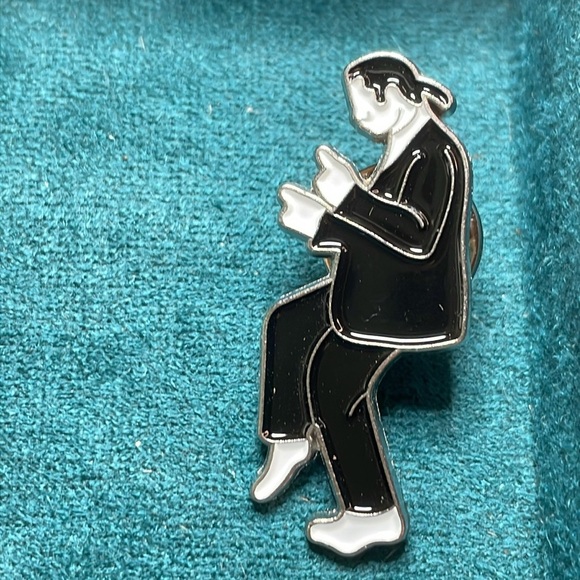 Pulp Fiction Dancing Duo lapel pins - Picture 3 of 4